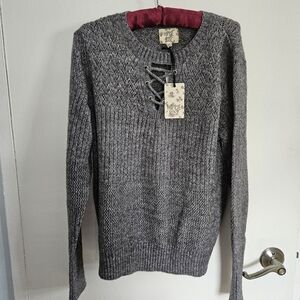 Hippie Rose grey sweater. 🩶🩶
